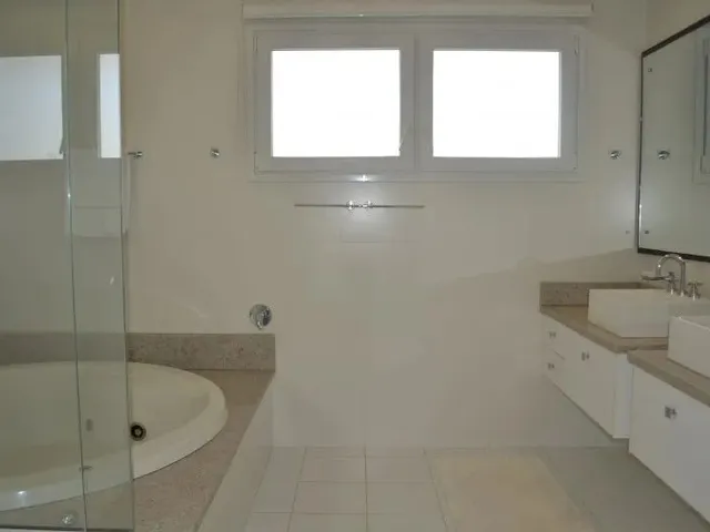 Imagem 5: Casa para Aluguel Tem 380 Metros Quadrados com 5 Quartos em Jurerê - Florianópolis - Sc