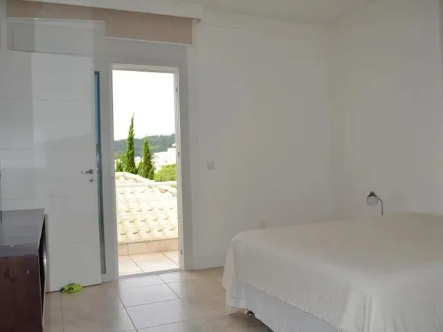 Imagem 14: Casa para Aluguel Tem 380 Metros Quadrados com 5 Quartos em Jurerê - Florianópolis - Sc