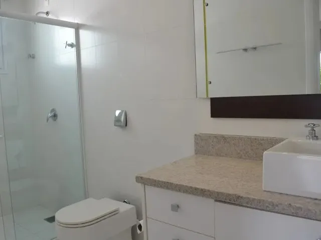 Imagem 13: Casa para Aluguel Tem 380 Metros Quadrados com 5 Quartos em Jurerê - Florianópolis - Sc