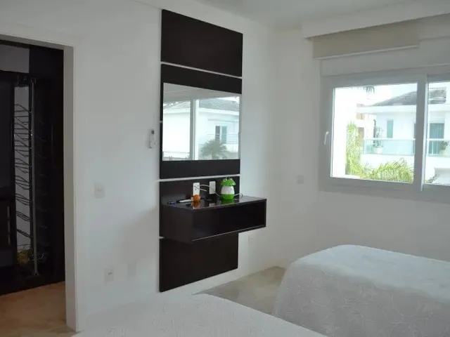 Imagem 6: Casa para Aluguel Tem 380 Metros Quadrados com 5 Quartos em Jurerê - Florianópolis - Sc