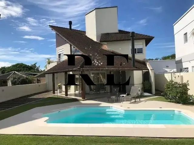 Imagem: Casa Ampla com Piscina e Lareira para Locação