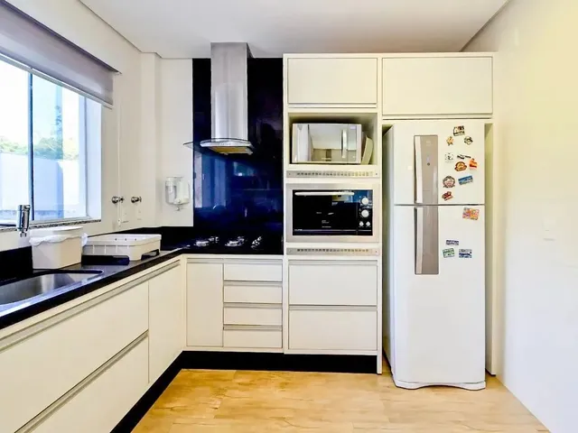 Imagem 5: Imóvel para Aluguel Tem 250 Metros Quadrados com 3 Quartos em Jurerê - Florianópolis
