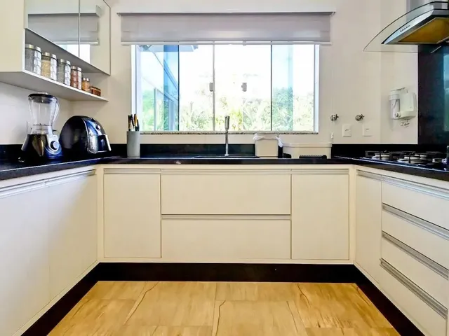 Imagem 4: Imóvel para Aluguel Tem 250 Metros Quadrados com 3 Quartos em Jurerê - Florianópolis
