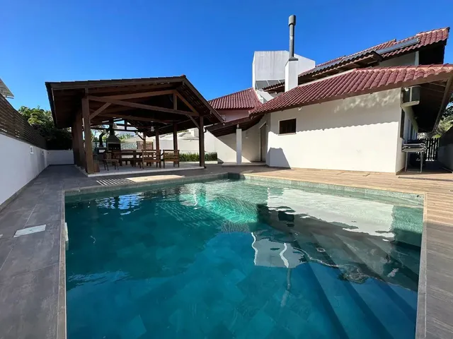 Imagem: Charmosa Casa com 5 Suite, 150 M do Mar