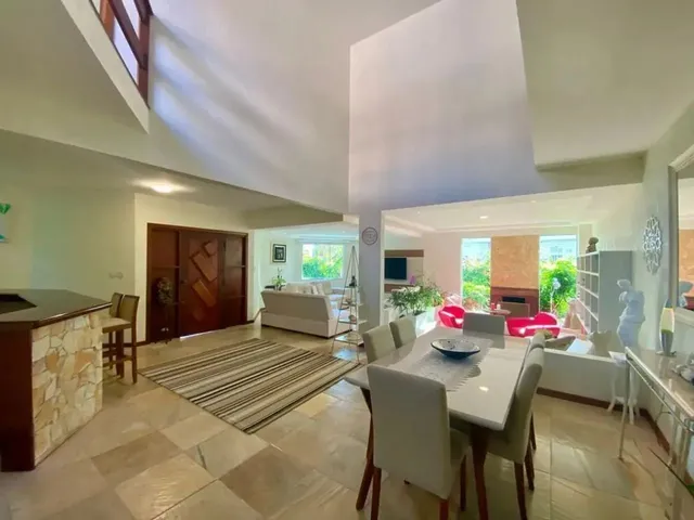 Imagem 3: Casa para Locação em Florianópolis, Jurere Internacional, 3 Dormitórios, 3 Suítes, 5