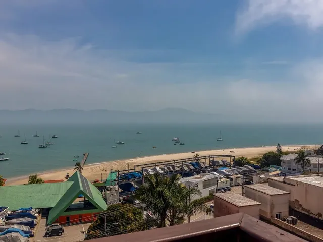 Imagem 11: Apartamento para Aluguel com 250 Metros Quadrados com 4 Quartos.
