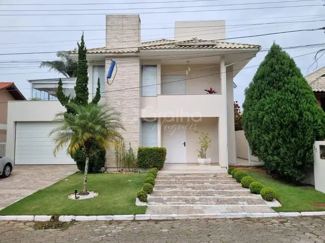 Imagem: Casa com 5 Quartos no Sambaqui