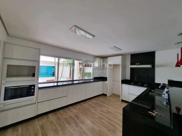 Imagem 11: Casa com 5 Quartos no Sambaqui