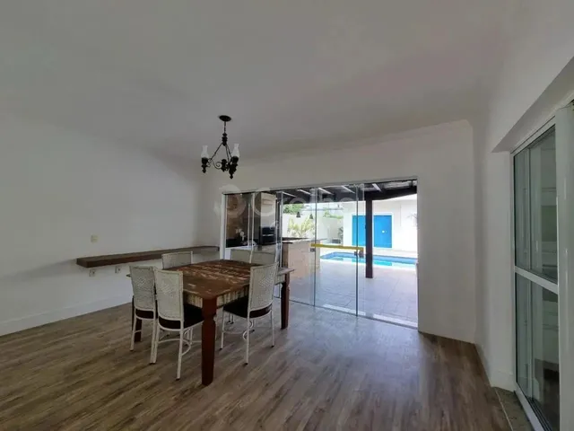 Imagem 8: Casa com 5 Quartos no Sambaqui
