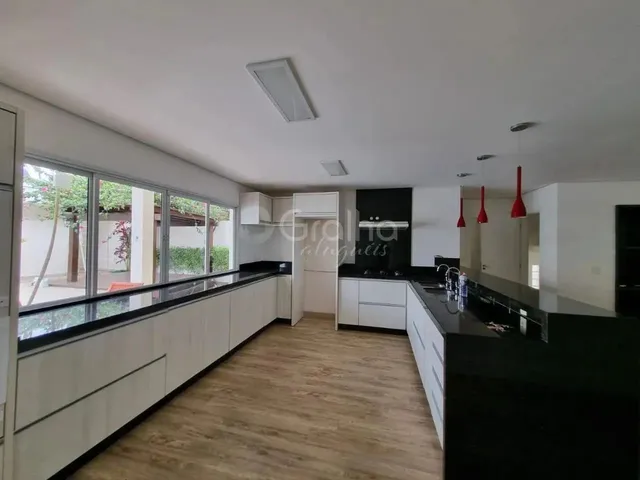 Imagem 2: Casa com 5 Quartos no Sambaqui