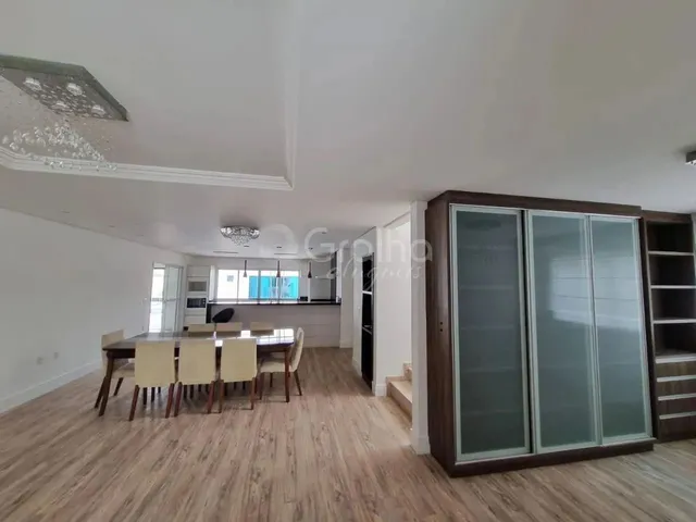 Imagem 3: Casa com 5 Quartos no Sambaqui
