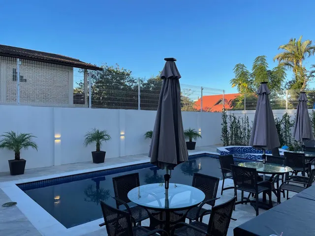 Imagem 14: Casa para Venda com 500 Metros Quadrados com 6 Quartos.