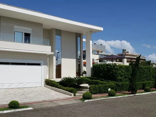 Imagem 8: Casa para Aluguel Possui 700 Metros Quadrados com 5 Quartos