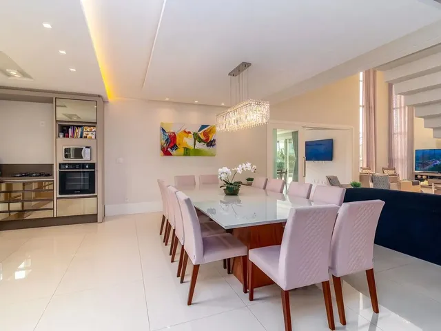 Imagem 2: Casa para Aluguel Possui 700 Metros Quadrados com 5 Quartos