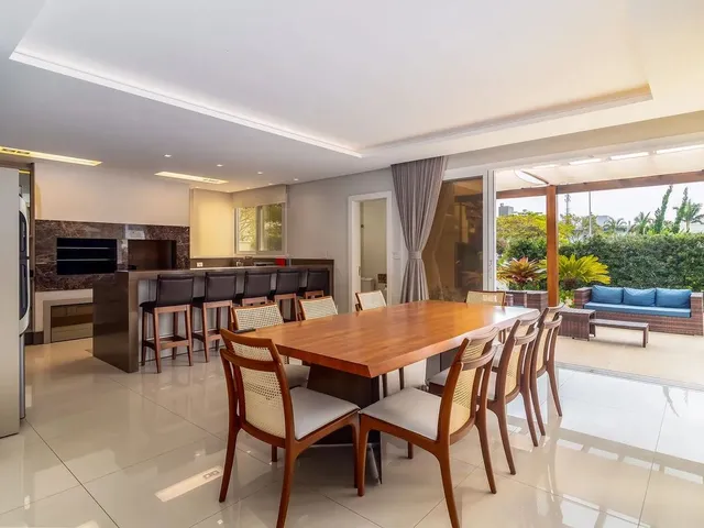 Imagem 9: Casa para Aluguel Possui 700 Metros Quadrados com 5 Quartos