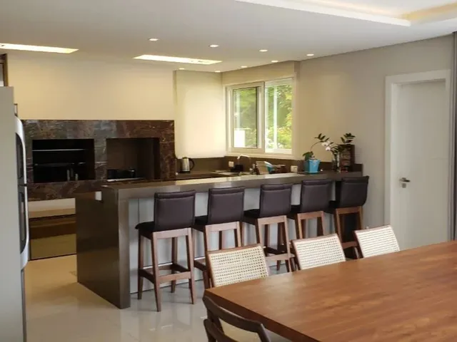 Imagem 11: Casa para Aluguel Possui 700 Metros Quadrados com 5 Quartos