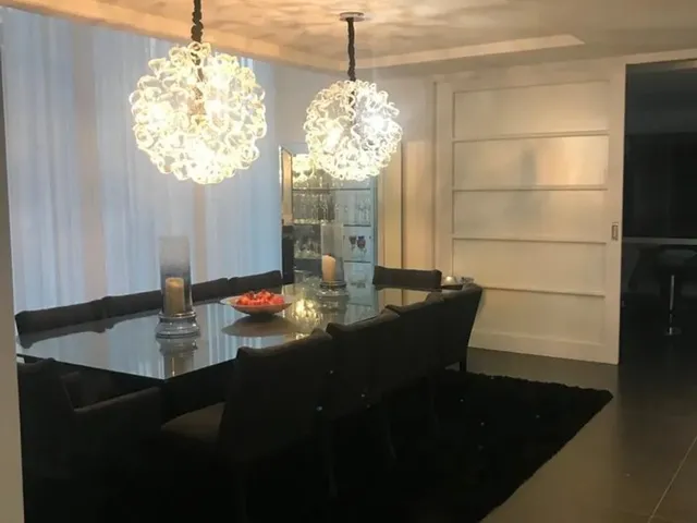 Imagem 8: Casa para Aluguel com 600 Metros Quadrados com 6 Quartos.