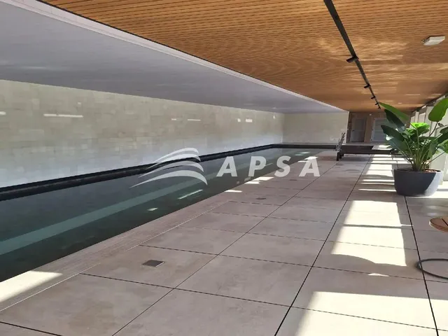 Imagem 8: Descubra o Verdadeiro Significado de Viver com Sofisticação Neste Apartamento de Luxo