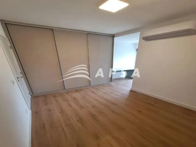Imagem 4: Descubra o Verdadeiro Significado de Viver com Sofisticação Neste Apartamento de Luxo