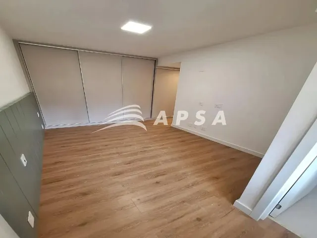 Imagem 15: Descubra o Verdadeiro Significado de Viver com Sofisticação Neste Apartamento de Luxo