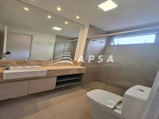 Imagem 13: Descubra o Verdadeiro Significado de Viver com Sofisticação Neste Apartamento de Luxo