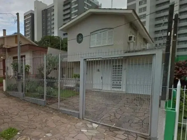 Imagem 12: Torro Excelente Casa de 3 Quartos de Barbada no Bairro Jardim Europa a Preço de Terreno