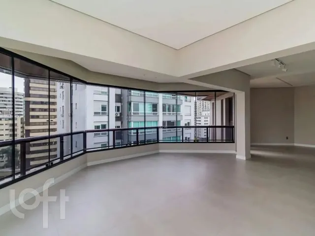 Imagem 13: Apartamento À Venda em Petrópolis com 337 M², 3 Quartos, 1 Suíte, 2 Vagas