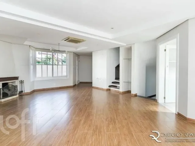 Imagem 1: Casa À Venda em Chácara das Pedras com 242 M², 4 Quartos, 2 Suítes, 4 Vagas