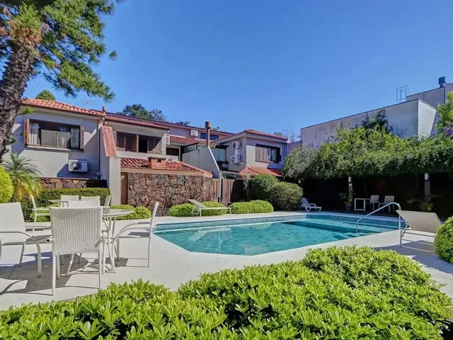 Imagem 13: Rocca Imobiliária Vende Casa em Condomínio Com198M² e 4 Quartos - Três Figueiras