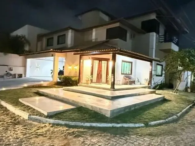 Imagem: A casa em condomínio possui 5 Dormitórios, 3 Suítes, 5