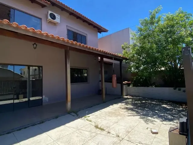 Imagem 2: Excelente Casa Mobiliada de 4 Dormitórios no Bairro Carianos!