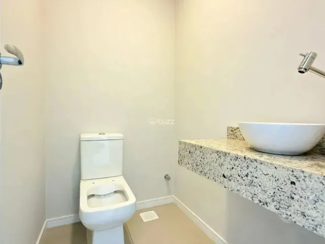 Imagem 15: Imóvel para Aluguel com 230 Metros Quadrados com 3 Quartos em Rio Tavares