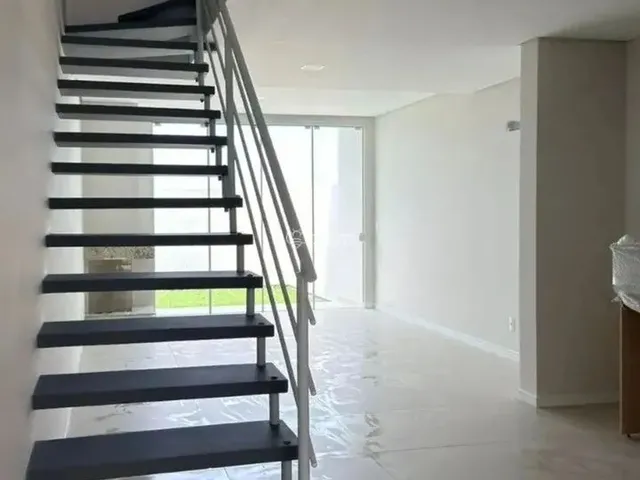 Imagem 4: Imóvel para Aluguel com 230 Metros Quadrados com 3 Quartos em Rio Tavares