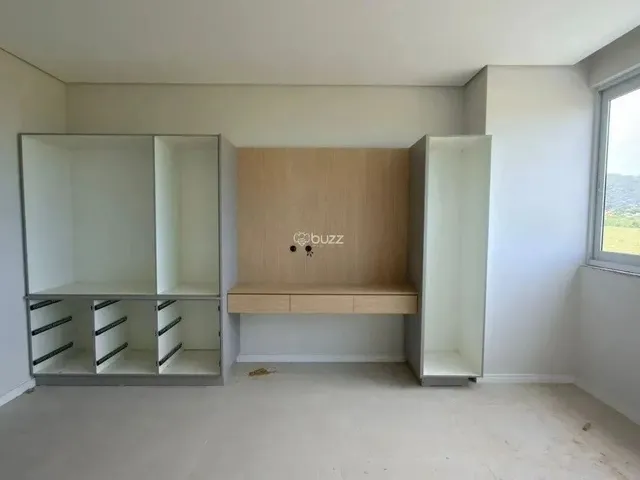 Imagem 3: Imóvel para Aluguel com 230 Metros Quadrados com 3 Quartos em Rio Tavares