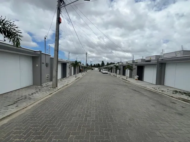 Imagem 5: Excelente Casa com 03 Quartos, em Rua Privativa com Portão Automático. Primeira