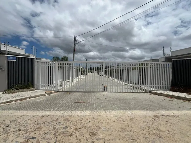 Imagem 12: Excelente Casa com 03 Quartos, em Rua Privativa com Portão Automático. Primeira