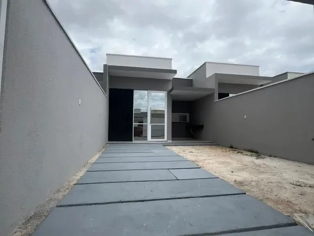 Imagem 8: Excelente Casa com 03 Quartos, em Rua Privativa com Portão Automático. Primeira