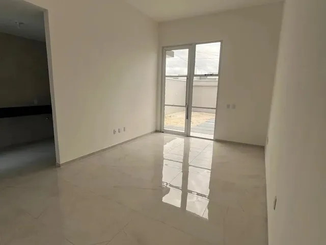 Imagem 11: Excelente Casa com 03 Quartos, em Rua Privativa com Portão Automático. Primeira