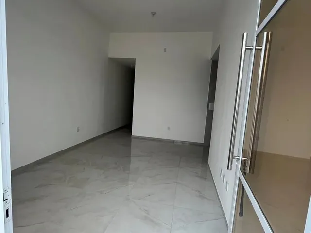 Imagem 9: Excelente Casa com 03 Quartos, em Rua Privativa com Portão Automático. Primeira