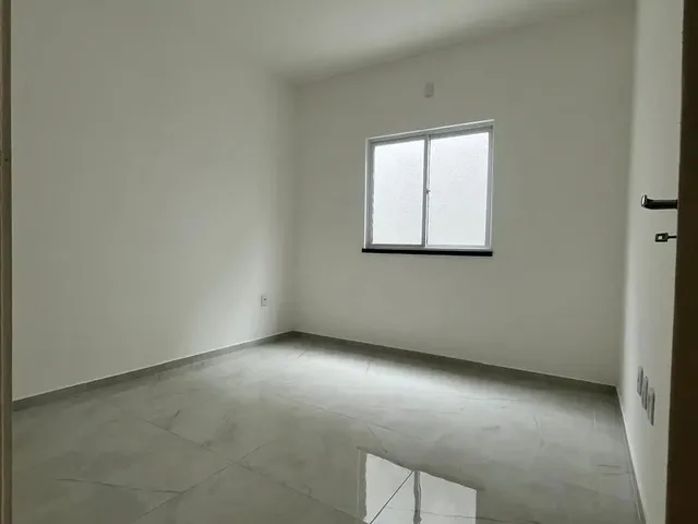Imagem 6: Excelente Casa com 03 Quartos, em Rua Privativa com Portão Automático. Primeira