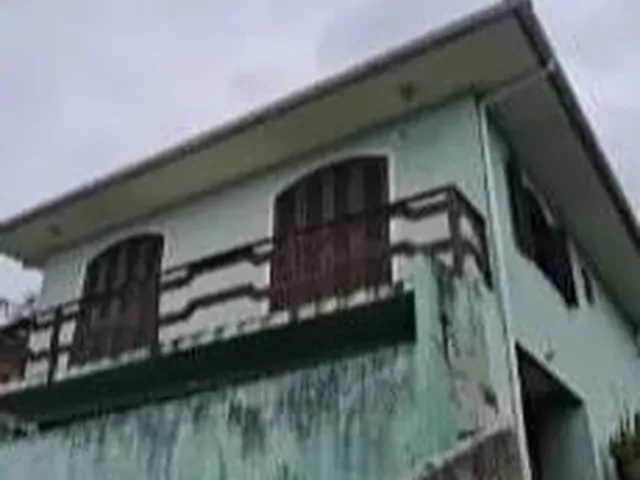Imagem: A casa possui 2 Dormitórios, 2 Banheiros, 2 Vagas na