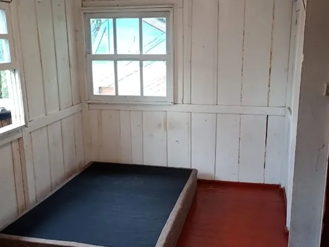 Imagem 4: Aluguel - Rio Tavares - Casa Sem Pátio - Enconsta - Dois Lances de Escada