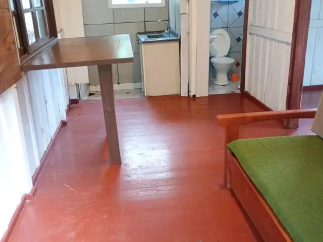 Imagem 3: Aluguel - Rio Tavares - Casa Sem Pátio - Enconsta - Dois Lances de Escada