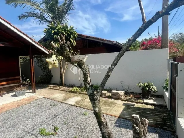 Imagem 15: Casa no Rio Tavares com Cinco Dormitórios
