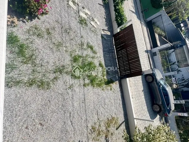 Imagem 3: Casa no Rio Tavares com Cinco Dormitórios