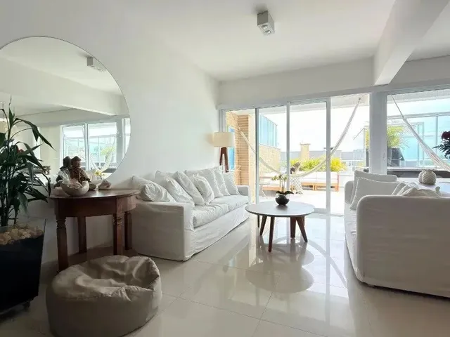 Imagem 3: Imóvel para Aluguel com 196 Metros Quadrados com 3 Quartos em Campeche - Florianópolis
