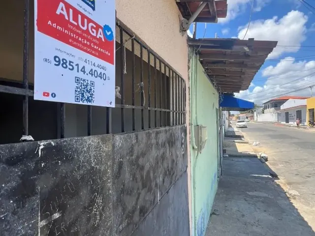 Imagem: A casa possui 2 Dormitórios, 1 Banheiro, 1 Vaga na garagem