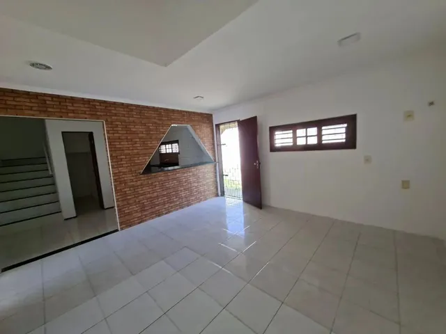 Imagem 16: Sobrado para Aluguel Tem 150 Metros Quadrados com 5 Quartos em Urucunema - Eusébio - Ce