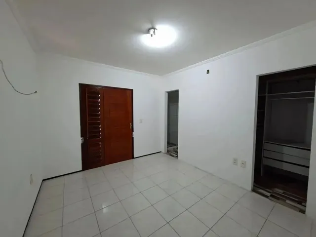 Imagem 2: Sobrado para Aluguel Tem 150 Metros Quadrados com 5 Quartos em Urucunema - Eusébio - Ce