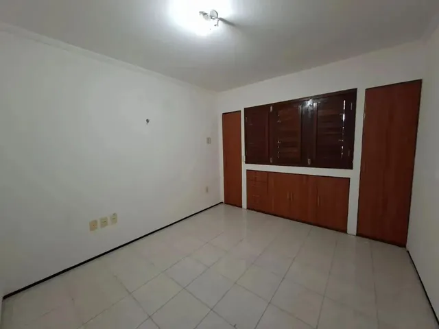 Imagem 3: Sobrado para Aluguel Tem 150 Metros Quadrados com 5 Quartos em Urucunema - Eusébio - Ce